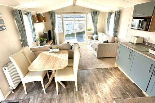 Trecco Bay - Sleeps 6 - Pet Friendly - Parking