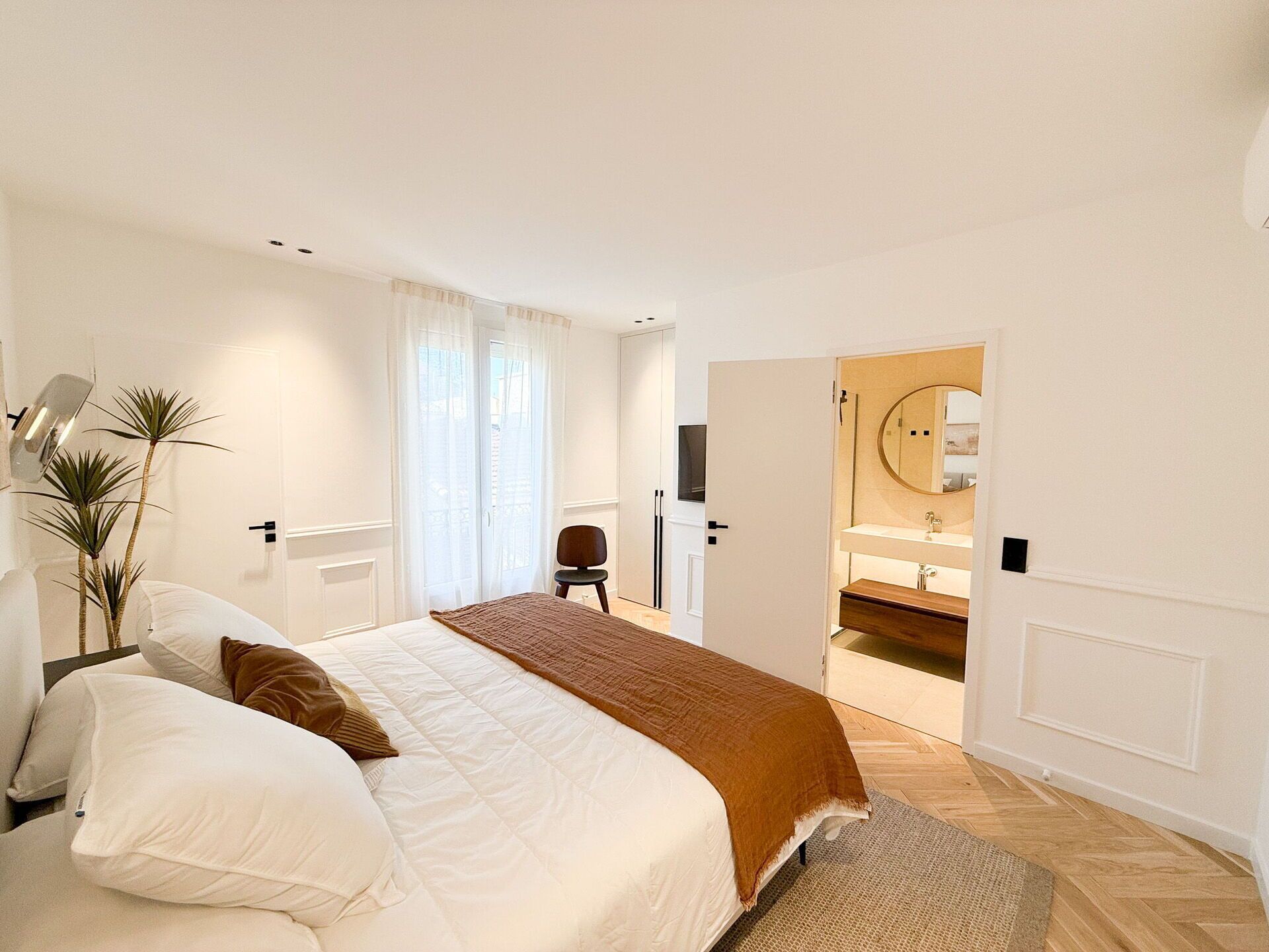 2 bedrooms, iron/ironing board, travel crib, free WiFi