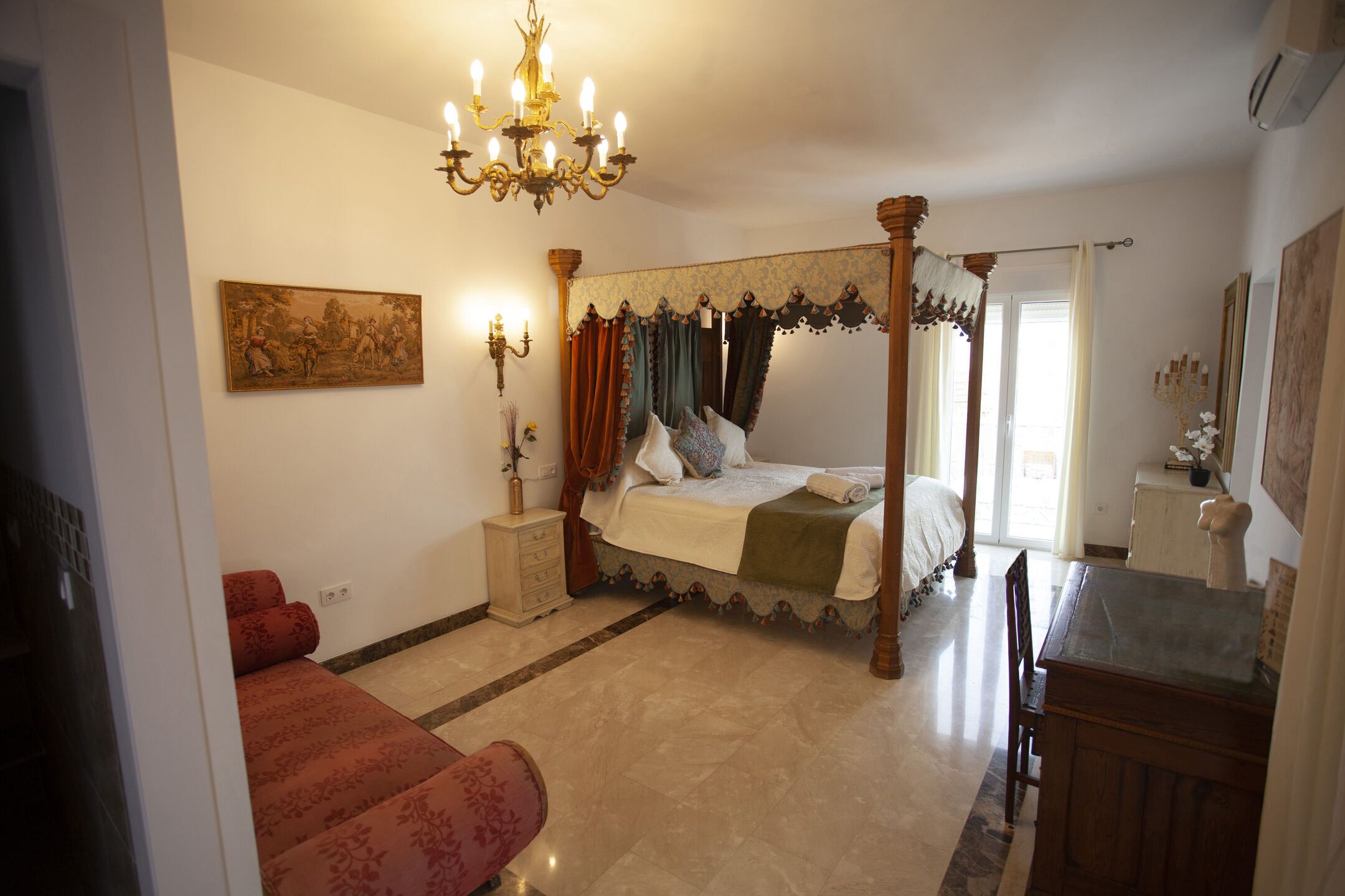 1 slaapkamer, een bureau, een strijkplank/strijkijzer, wifi