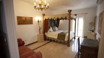 1 slaapkamer, een bureau, een strijkplank/strijkijzer, wifi