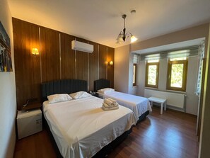 Standaard driepersoonskamer, Meerdere bedden | Gratis wifi