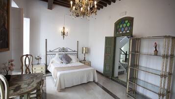 1 slaapkamer, een strijkplank/strijkijzer, internet