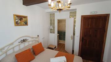 1 slaapkamer, een strijkplank/strijkijzer, internet