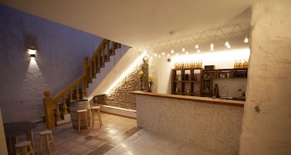 BEAUTIFUL DOUBLE ROOM LOCATED OFF POOL TERRACE