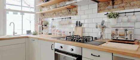 Fridge, microwave, oven, stovetop