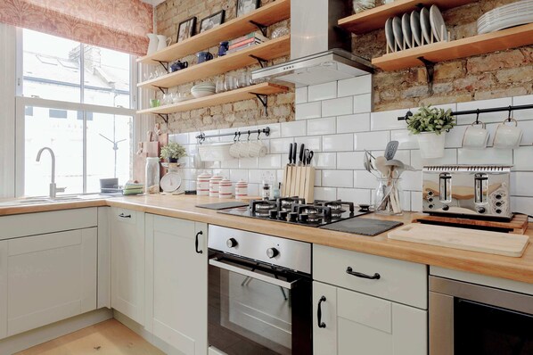 Fridge, microwave, oven, stovetop