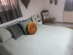WiFi, bed sheets