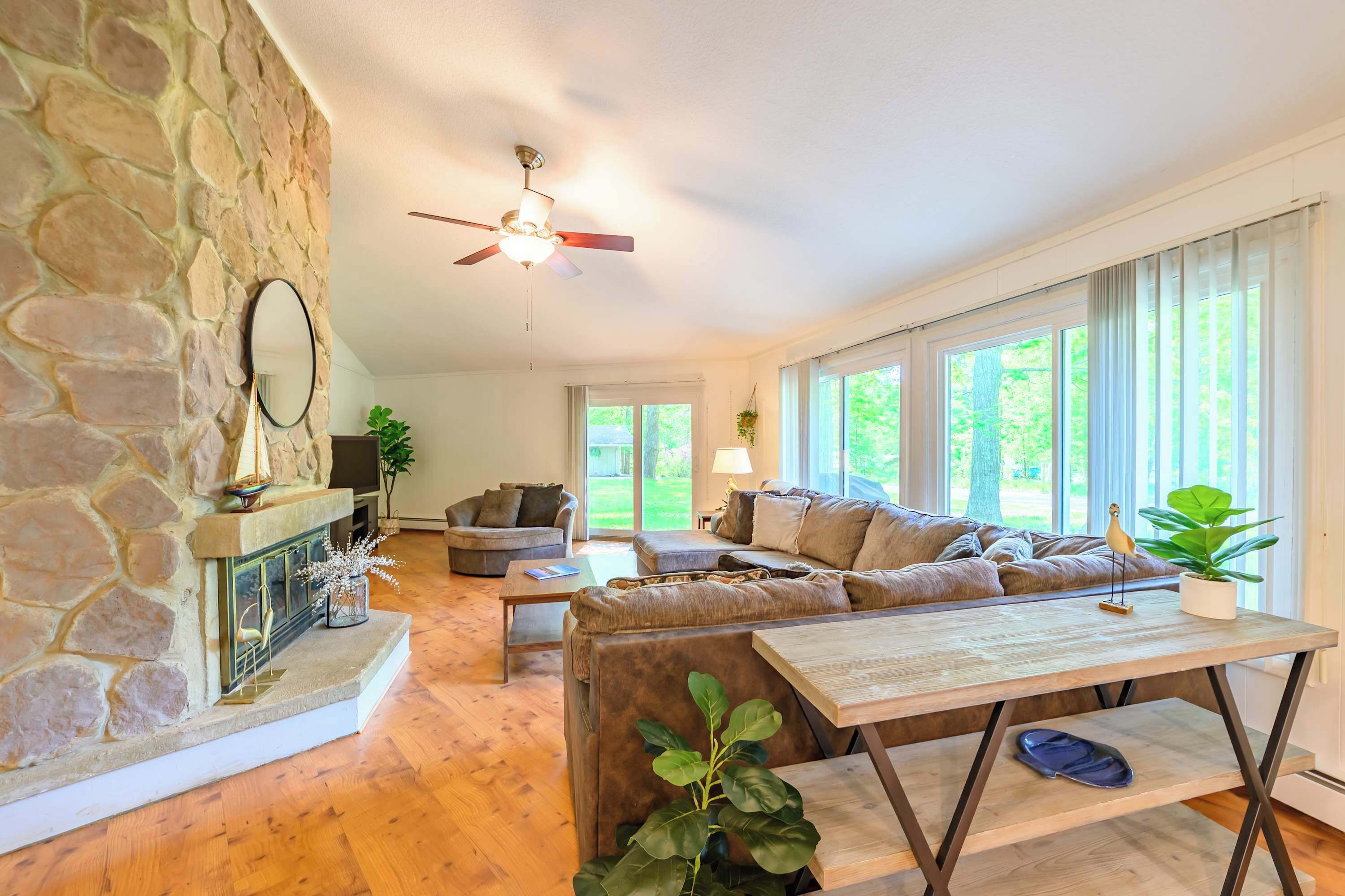 テレビ、暖炉、書斎 / ワークスペース