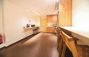 Superior Shared Dormitory, Mixed Dorm (Room 1) | Shared kitchen - GG Hostel (Barcelona)