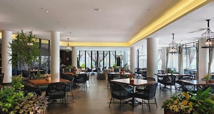 Moon River Puyue Hotel