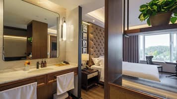 Luxury Tek Kişilik Oda | Güneşlik/perde, ütü/ütü masası, ücretsiz kablosuz İnternet
