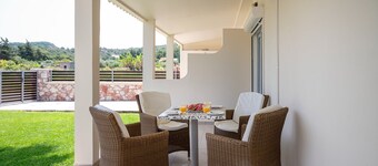 阿布辛西亞法內斯公寓