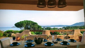 Outdoor dining - Villa panoramic sea view, 8 pers, Vardiola beach access on foot, pets ok (Zonza)