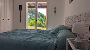 4 habitaciones, caja de seguridad en la habitación y escritorio 