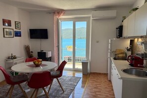 Micro-ondes, four, plaque de cuisson, lave-vaisselle