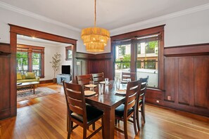 Dining - Family Friendly Home in the Heart of Downtown (Vancouver)