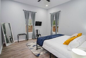 5 bedrooms, iron/ironing board, WiFi, bed sheets