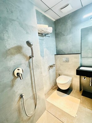 Standard Double Room, 1 Queen Bed | Bathroom
