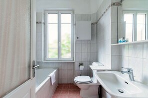 Shower, towels - Close to the Center of Lugano (Sestante 2) (Viganello)