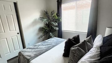 4 bedrooms, iron/ironing board, WiFi, bed sheets