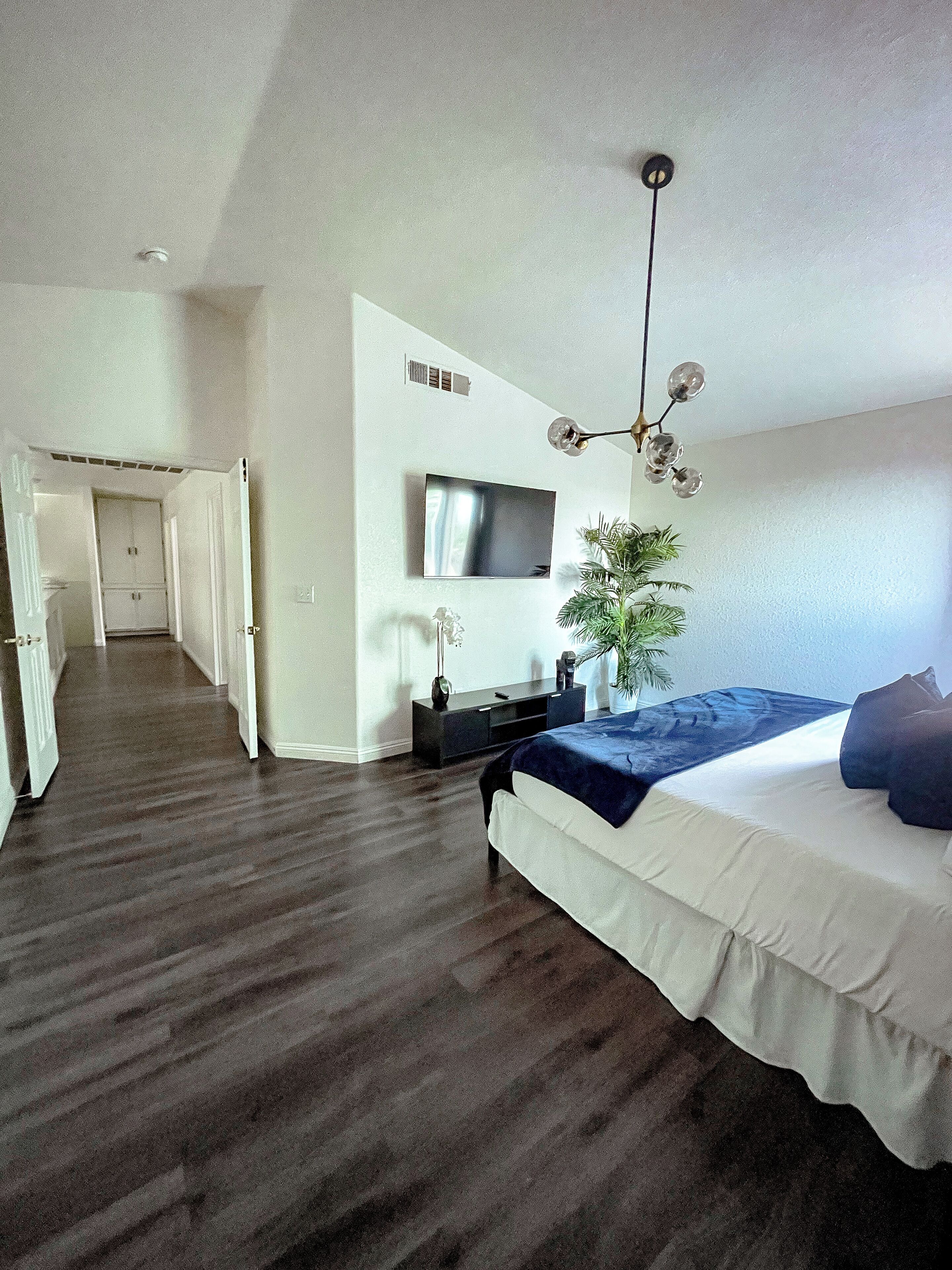 4 bedrooms, iron/ironing board, WiFi, bed sheets