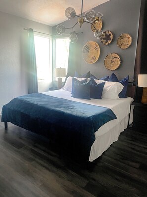 4 bedrooms, iron/ironing board, WiFi, bed sheets