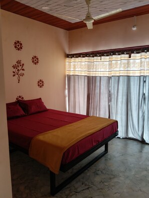 6 bedrooms, WiFi - This is river front farm stay 
Morning sunrise is seen inside of the rooms (Gokarna)