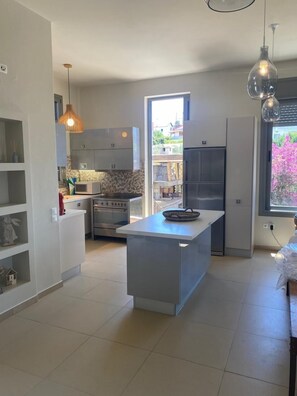 Mikrowelle, Ofen, Geschirrspüler