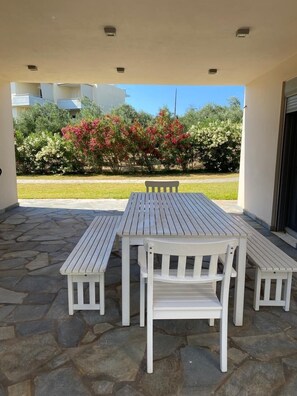 屋外ダイニングエリア