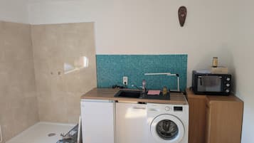 Asrama Umum, 1 kamar tidur, Boleh Merokok, pemandangan sungai | Laundry