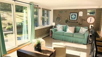 Smart-TV, Kamin, Arbeitsbereiche, Computerbildschirme