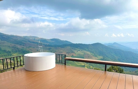 Deluxe Double Room, Hill View | Deep soaking bathtub