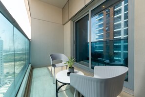 Terrace/patio - Modern Studio in Elite Business Bay Residence (Dubai)