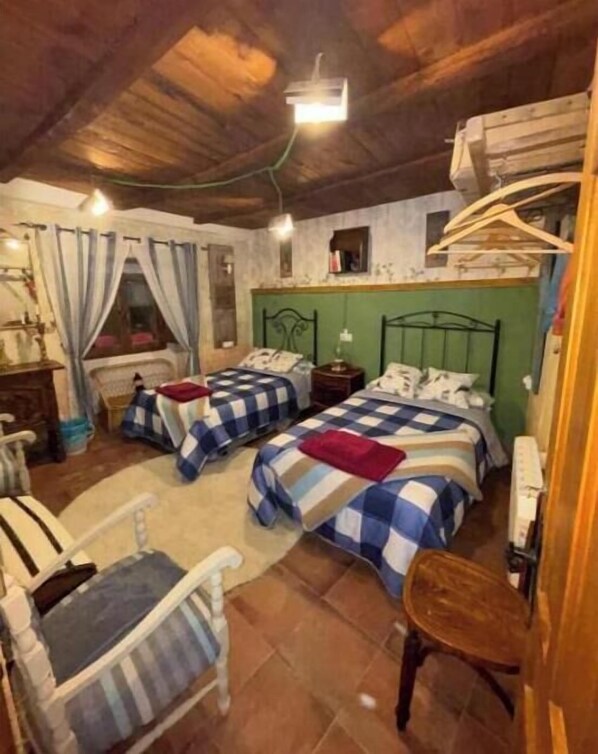 4 chambres, fer et planche à repasser, Wi-Fi gratuit, draps fournis