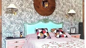 4 bedrooms, iron/ironing board, free WiFi, bed sheets