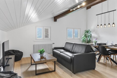 Renovated attic with jacuzzi - 6 pers in Savièse