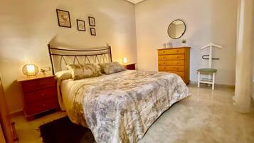 3 soverom, strykejern/-brett, wi-fi og sengetøy