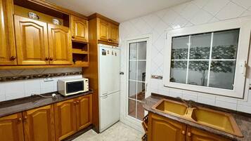 Mikrobølgeovn, ovn og kokeplater