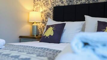 6 bedrooms, travel cot, free WiFi, bed sheets