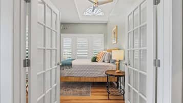 1 soverom, strykejern/-brett, wi-fi (inkludert) og sengetøy