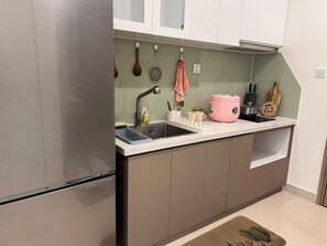 Apartment, Balcony, Pool View | Private kitchen | Fridge, stovetop, electric kettle, cookware/dishes/utensils