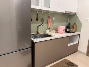 Apartment, Balcony, Pool View | Private kitchen | Fridge, stovetop, electric kettle, cookware/dishes/utensils