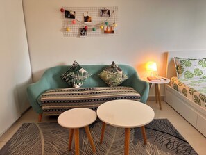 Romantisches Apartment, Balkon, Poolblick | Innenbereich