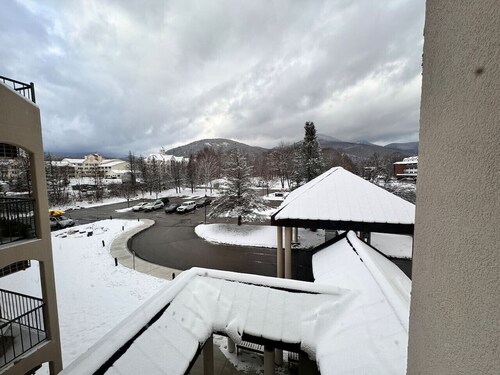 Ski, Hike, Relax at our Cozy Room!