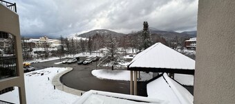 Cozy Escape for Skiing and Hiking near Loon Mountain