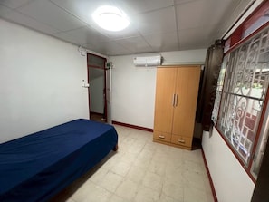 Basic Room, Balcony | Desk