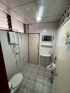Basic Room, Balcony | Bathroom | Shower
