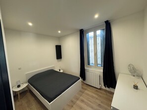 2 bedrooms, iron/ironing board, WiFi, bed sheets