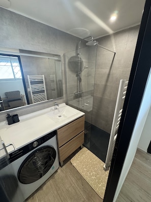 Shower, towels, soap, shampoo