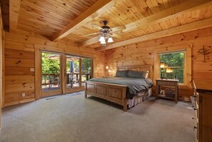 Bureau, fer et planche à repasser, lit de bébé portatif